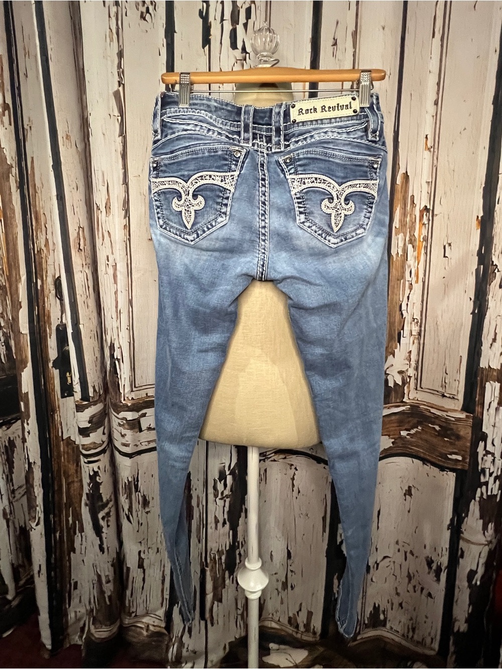 MUST HAVE ROCK REVIVAL SKINNY JEANS - Picture 7 of 13